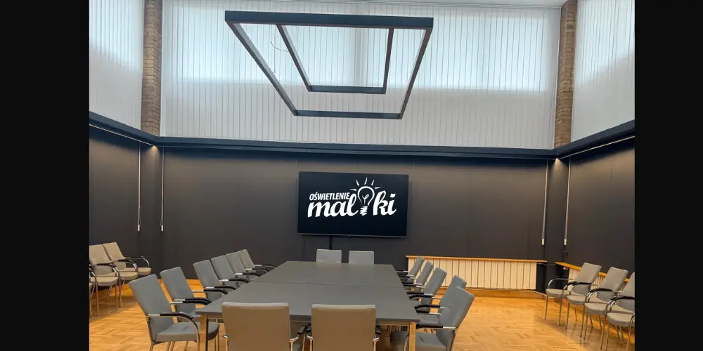 Lampy wiszące LED prostokąt do sali konferencyjnej &ndash; realizacja w Katowicach